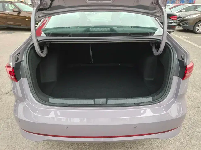 Volkswagen Lavida — Фото автомобиля 13