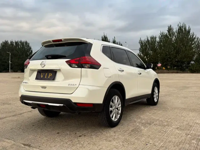 Nissan X-Trail — Фото автомобиля 4