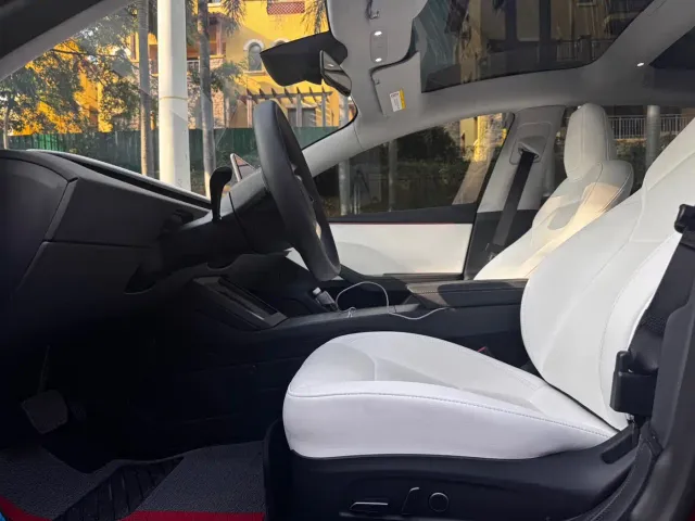 Tesla Model 3 — Фото автомобиля 8