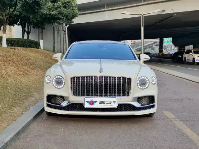 Bentley Flying Spur — Фото автомобиля 2