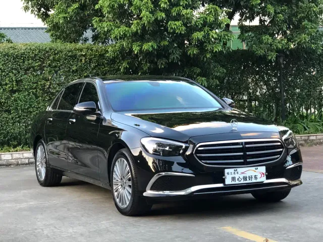 Mercedes-Benz E-Class — Фото автомобиля 3
