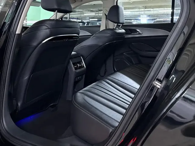 Hongqi H5 — Фото автомобиля 10