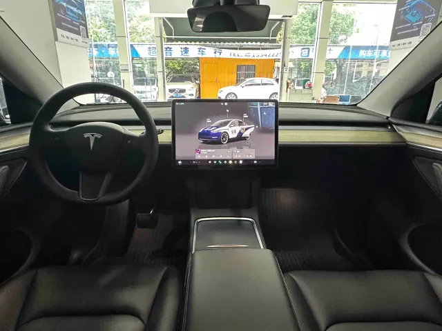 Tesla Model Y — Фото автомобиля 6