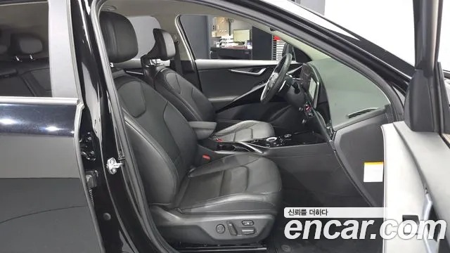 Kia Niro — Фото автомобиля 11