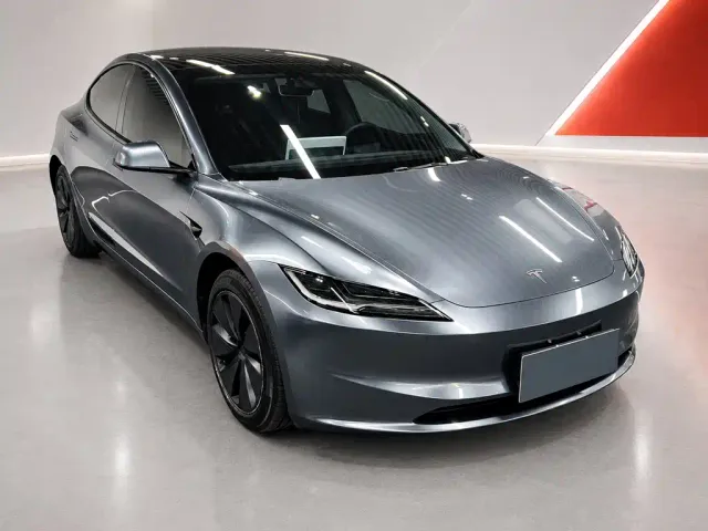 Tesla Model 3 — Фото автомобиля 3