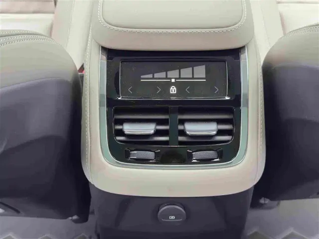 Volvo XC90 — Фото автомобиля 11