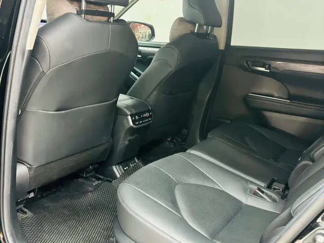 Toyota Highlander — Фото автомобиля 10