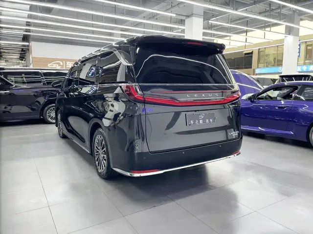 Lexus LM — Фото автомобиля 4