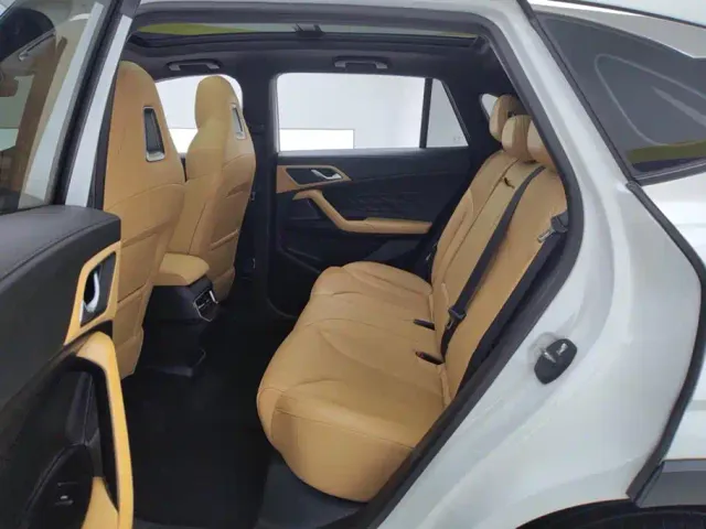 Roewe RX5 — Фото автомобиля 11