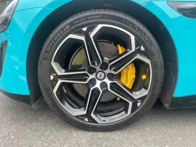 Xiaomi SU7 — Фото автомобиля 10