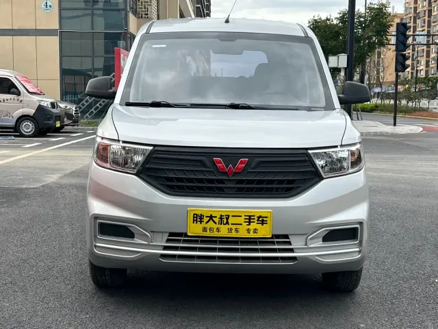 Wuling Hongguang V — Фото автомобиля 2
