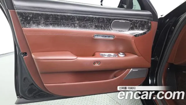 Genesis G90 Бензин 3.5 Turbo e-S/C AWD LWB — Фото автомобиля 24