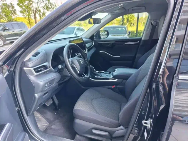 Toyota Highlander — Фото автомобиля 6