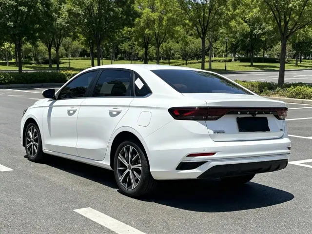 Geely Emgrand — Фото автомобиля 6