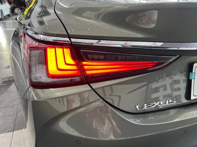Lexus ES — Фото автомобиля 22