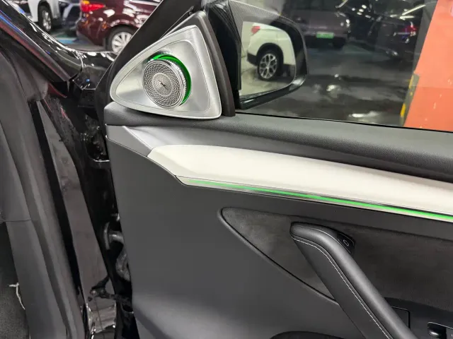 Tesla Model Y — Фото автомобиля 15