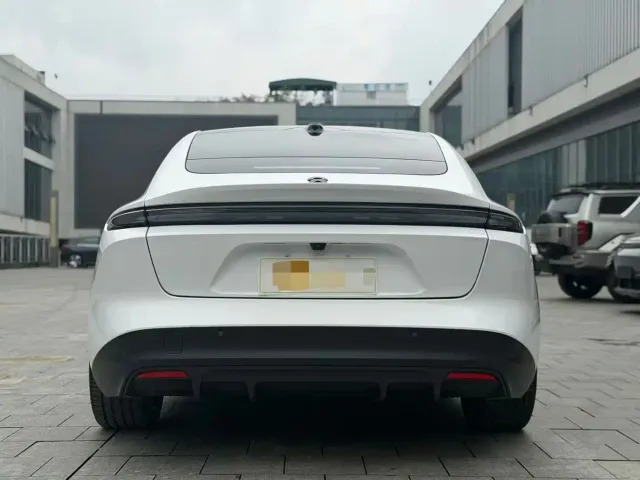 Nio ET5 — Фото автомобиля 7