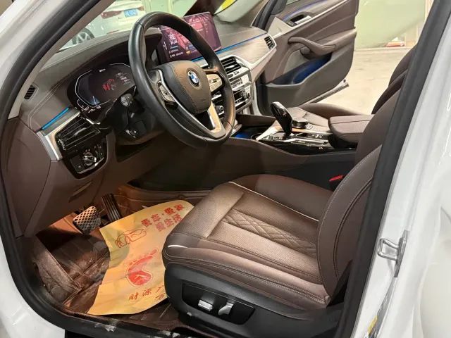 BMW 5 Series — Фото автомобиля 10