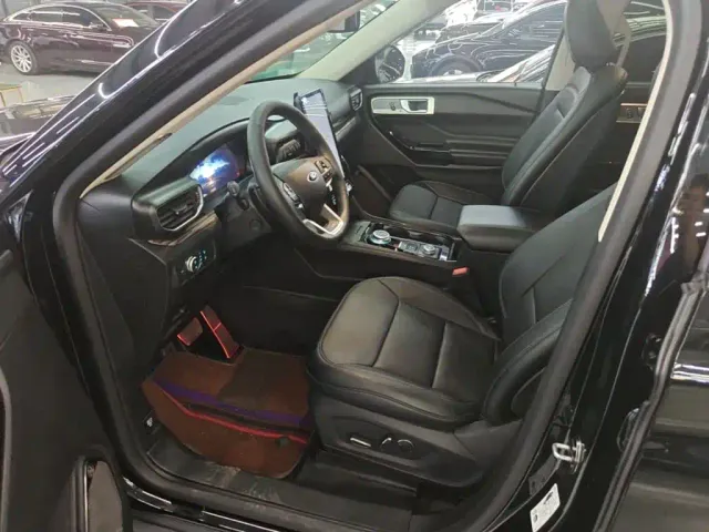 Ford Explorer — Фото автомобиля 14