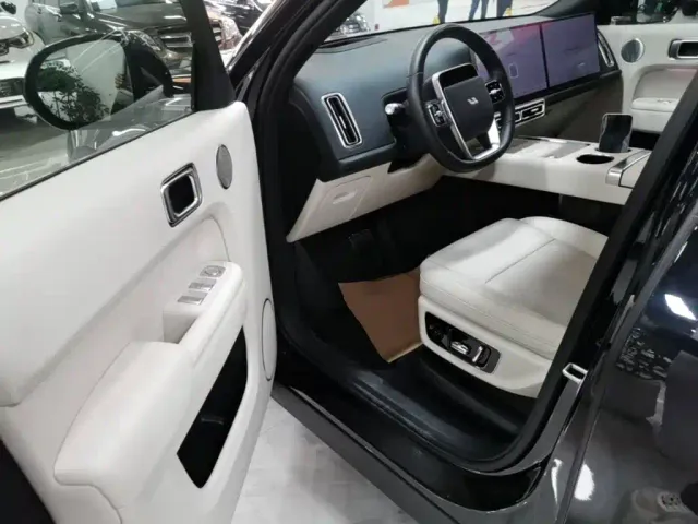 Li Auto L8 — Фото автомобиля 15