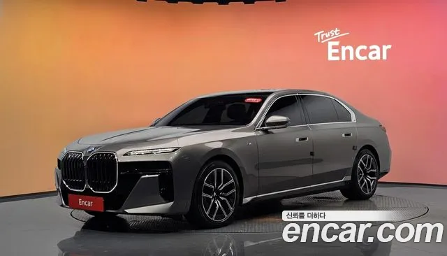 Фотография автомобиля — BMW 7 Series G70