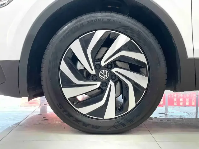 Volkswagen Tiguan L — Фото автомобиля 16