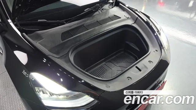 Tesla Model Y — Фото автомобиля 9