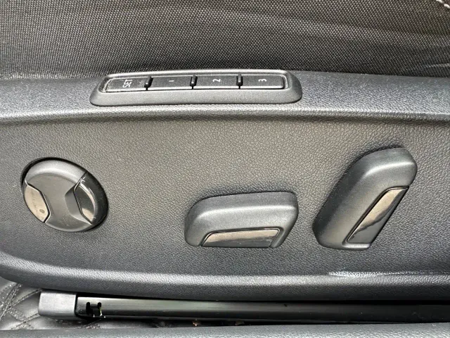 Volkswagen Golf — Фото автомобиля 12