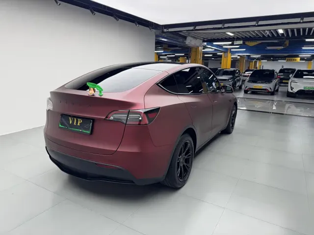Tesla Model Y — Фото автомобиля 13