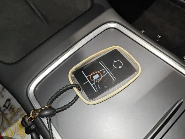 Tesla Model Y — Фото автомобиля 8