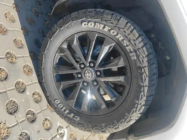 Toyota Prado — Фото автомобиля 6