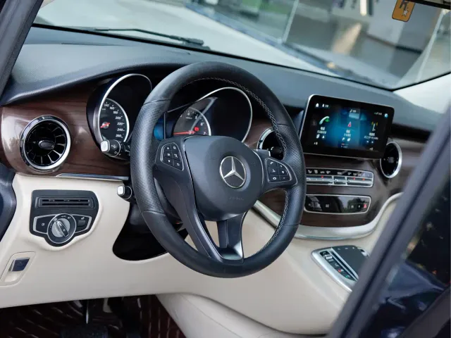 Mercedes-Benz V-Class — Фото автомобиля 10