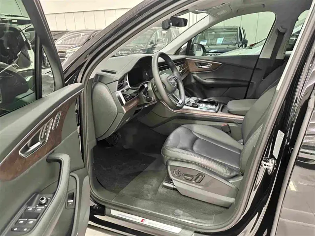 Audi Q7 — Фото автомобиля 11