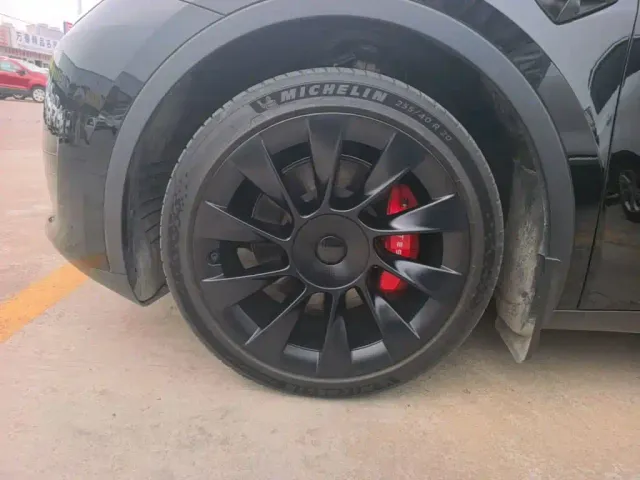 Tesla Model Y — Фото автомобиля 22