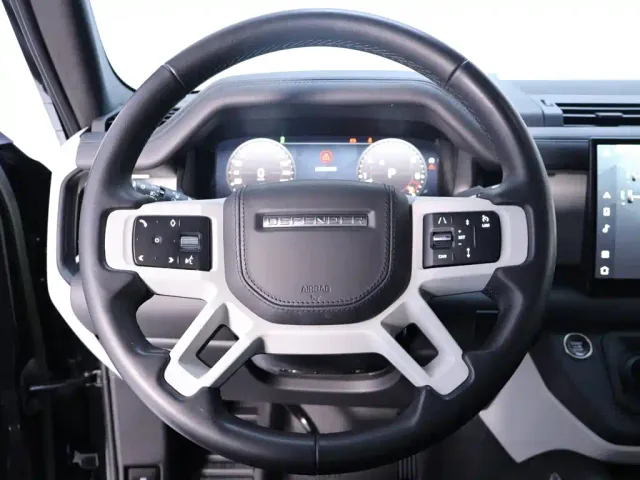 Land Rover Defender — Фото автомобиля 16