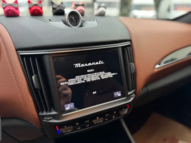 Maserati Levante — Фото автомобиля 13