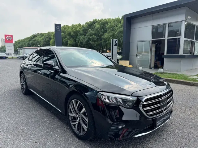 Mercedes-Benz E-Class — Фото автомобиля 3
