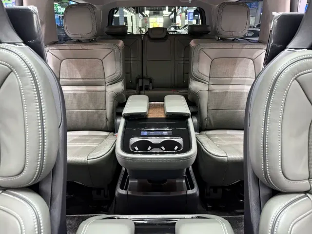 Lincoln Navigator — Фото автомобиля 5