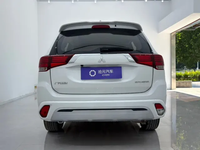 Mitsubishi Outlander — Фото автомобиля 5