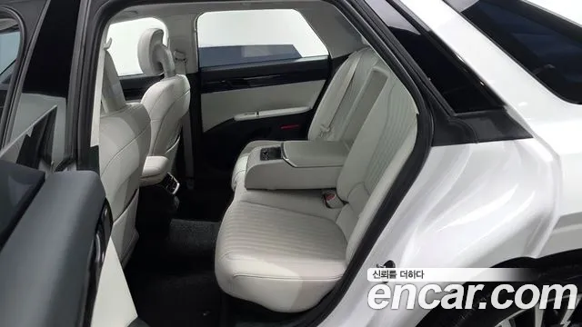 Hyundai Grandeur GN7 — Фото автомобиля 18