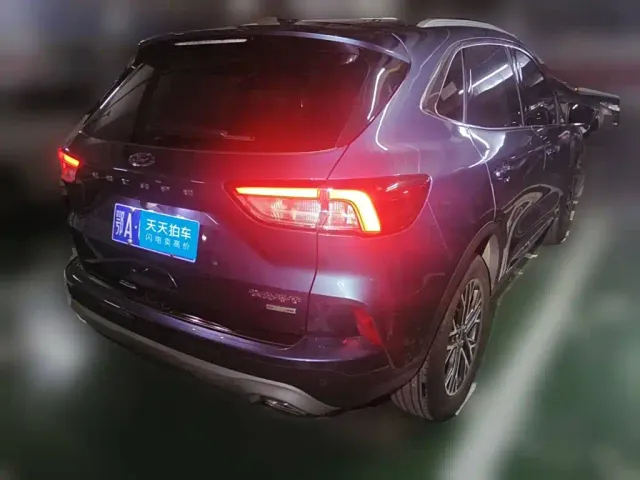 Ford Escape — Фото автомобиля 2