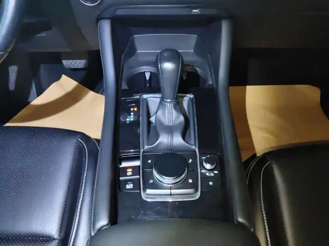 Mazda Axela — Фото автомобиля 13