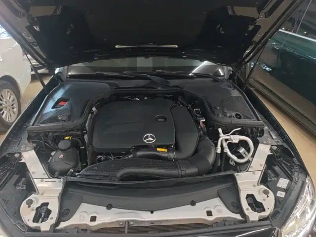 Mercedes-Benz E-Class — Фото автомобиля 19