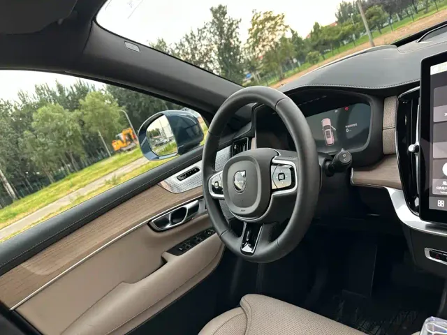 Volvo XC90 — Фото автомобиля 20