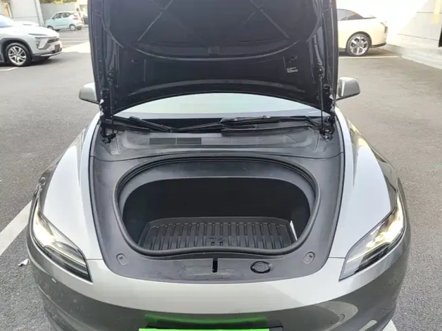 Tesla Model 3 — Фото автомобиля 19