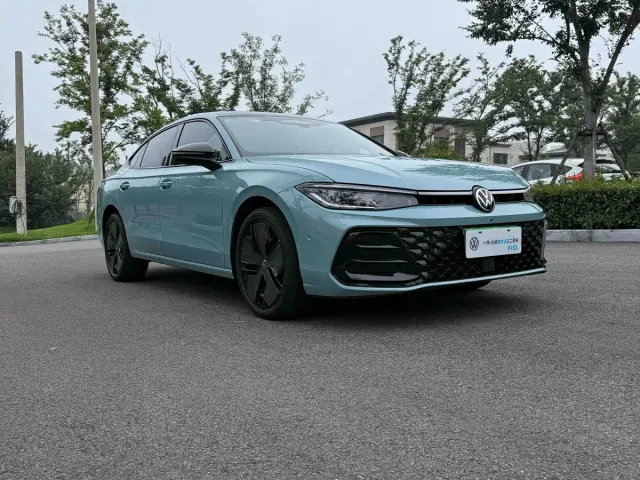 Volkswagen Passat — Фото автомобиля 3