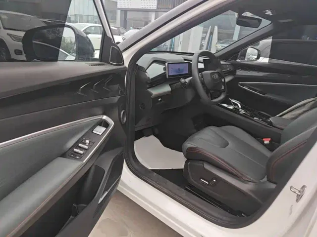 Geely Boyue — Фото автомобиля 15