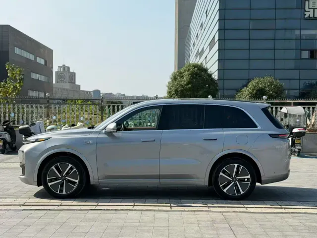 Li Auto L8 — Фото автомобиля 5