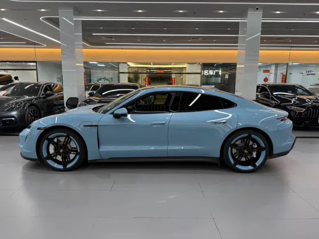Porsche Taycan — Фото автомобиля 7
