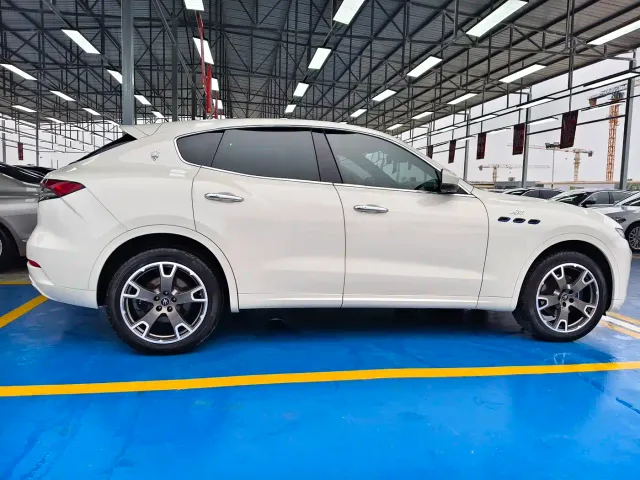 Maserati Levante — Фото автомобиля 17